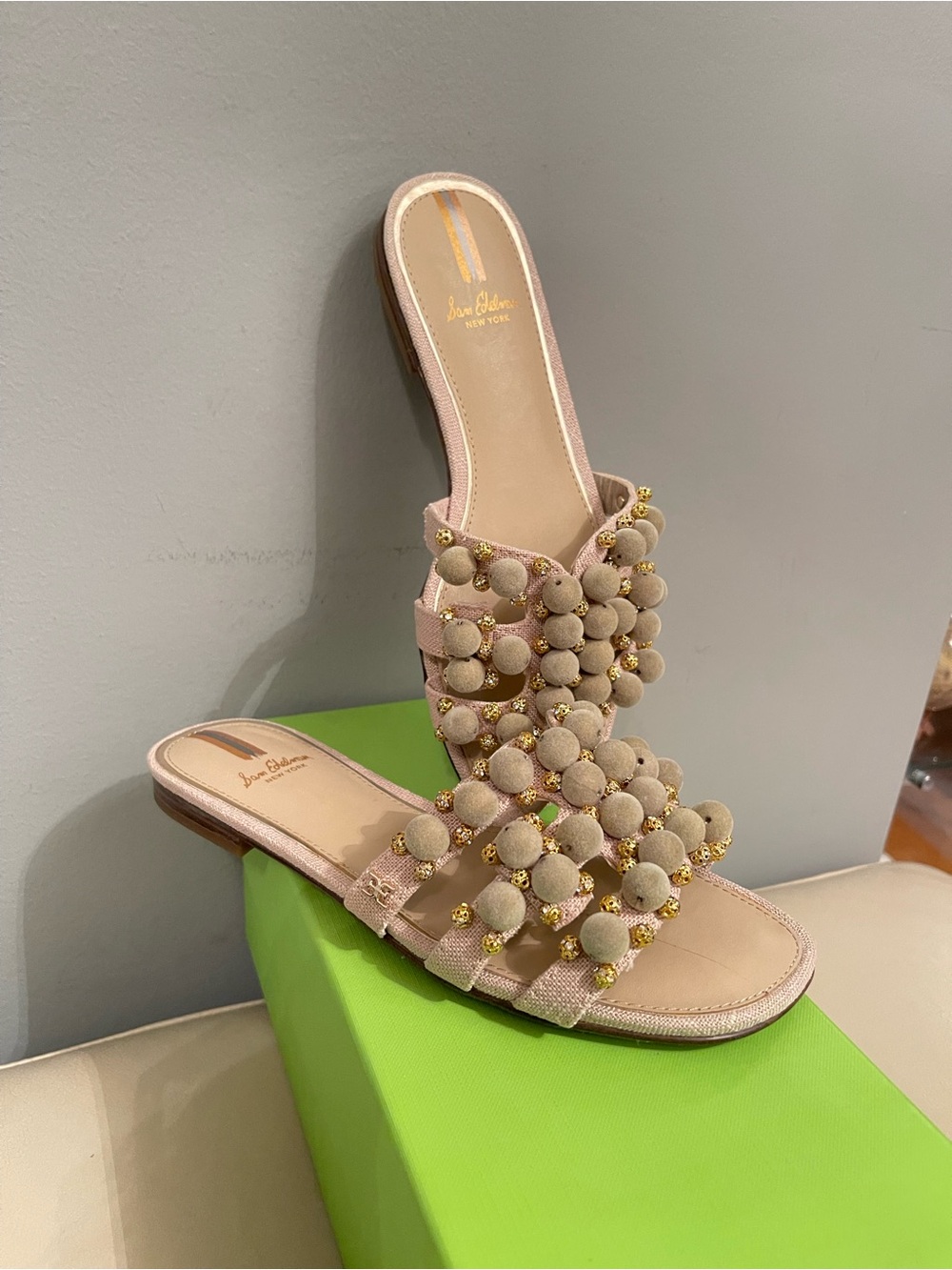 Bay 19 Pistachio by Sam Edelman Sandals Pom Pom Womens Slippers size 5.5